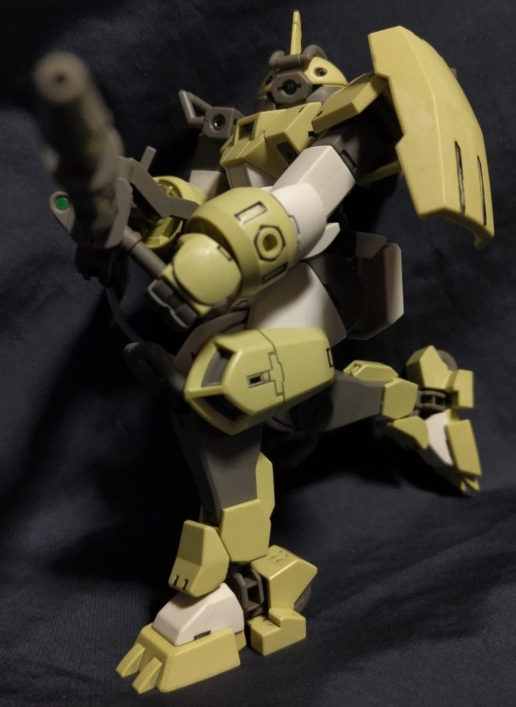 膝立ちポーズ。お目汚し、失礼しました。