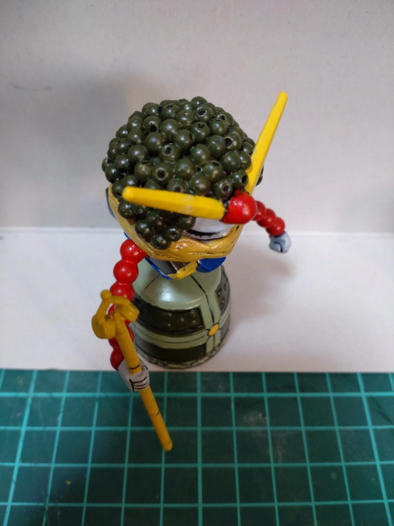 由緒正しき螺髪(らはつ)はセリアの手芸ビーズ。マフラーはパテで。布の感じだすのは難しかったです。