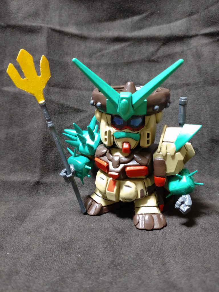 トライデントも再現しました。ランナーとプラ板とビームサーベルの柄を使ってます。肩のバインダー用に収納状態も作りました。