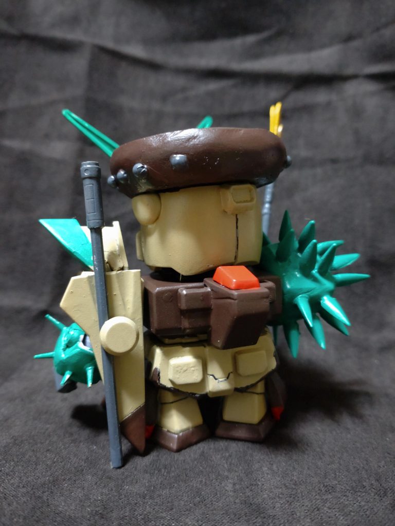 ガサツな性格が故、プラ板工作が苦手で、エポパテをコネコネして各部を造形したり、ジャンクから似てるパーツを切り取って使ったりしてます。