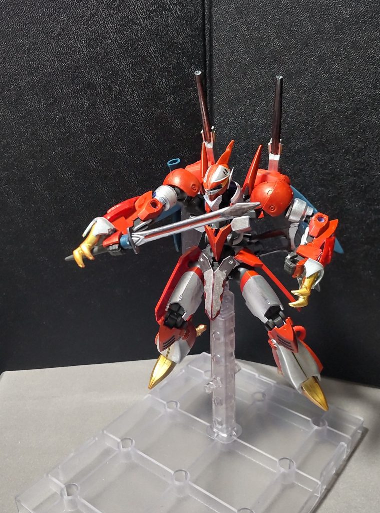 ・オーラソード右側のオーラコンバーターに付いてある鞘から引き抜き展開する実体剣。※持ち手部分はジークルーネのレイピアのを使用しています。