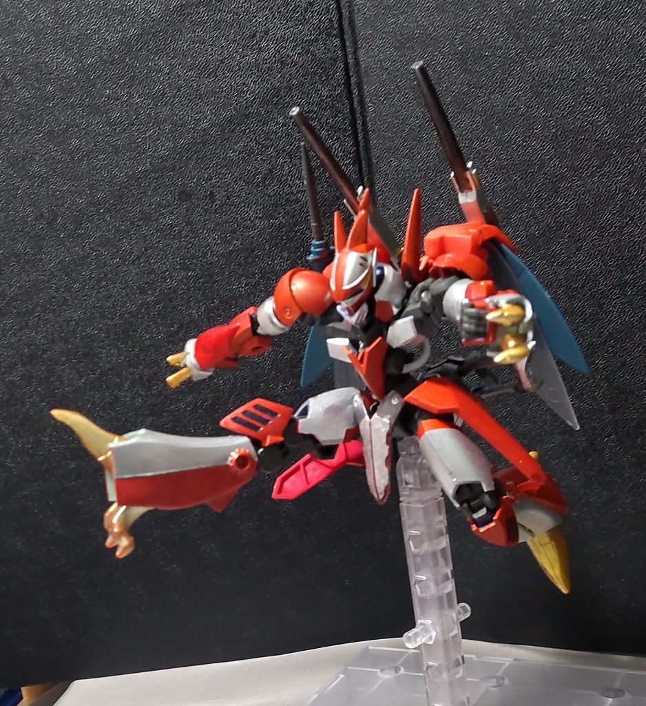 クローキックなどの格闘もこなせます。ヴァルキュリアフレームの圧倒的可動の恩恵はしっかり受けてます。