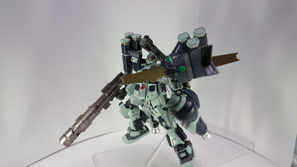 オリジナル武装「サテライトブラスター」旧HGのガンダムDXのパーツが8割、ジョイントはおなじみパスワードアームズパワーダーから足りない部分をプラ板で足して作りましたリフレクター、マイクロウェーブ受信部分があるのでどの機体でも装備可能になっています