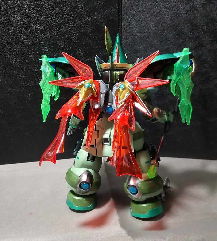 リアビュー背中のフィンのようなパーツは可動もしますし、外せます。※これはシーザーレジェンド、周瑜アカツキのパーツをミックスさせたものです。