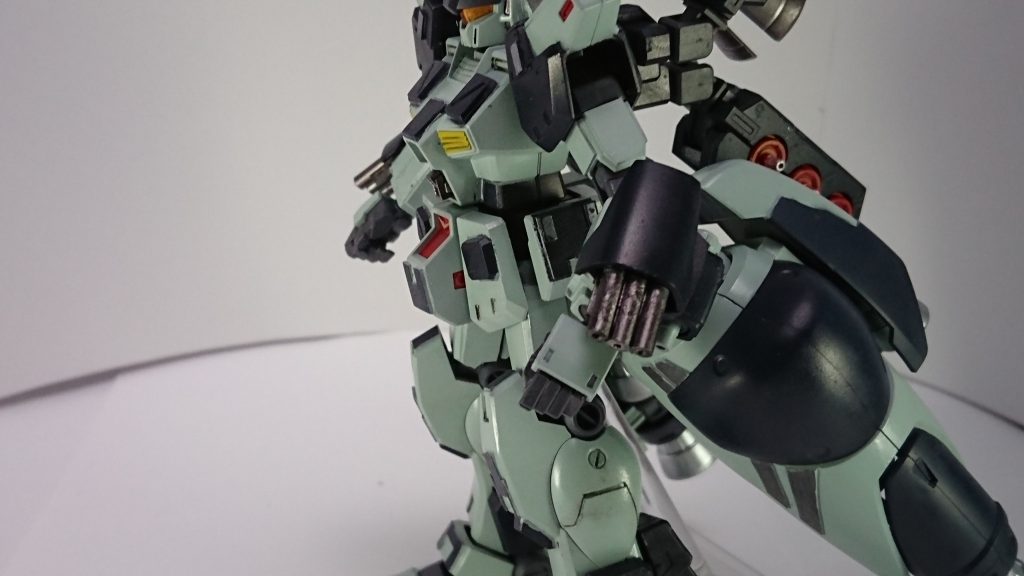 腕部3連装ビームキャノンガンダムGP02Aのサイドアーマーのあまりとプラ板+プラ棒で作成