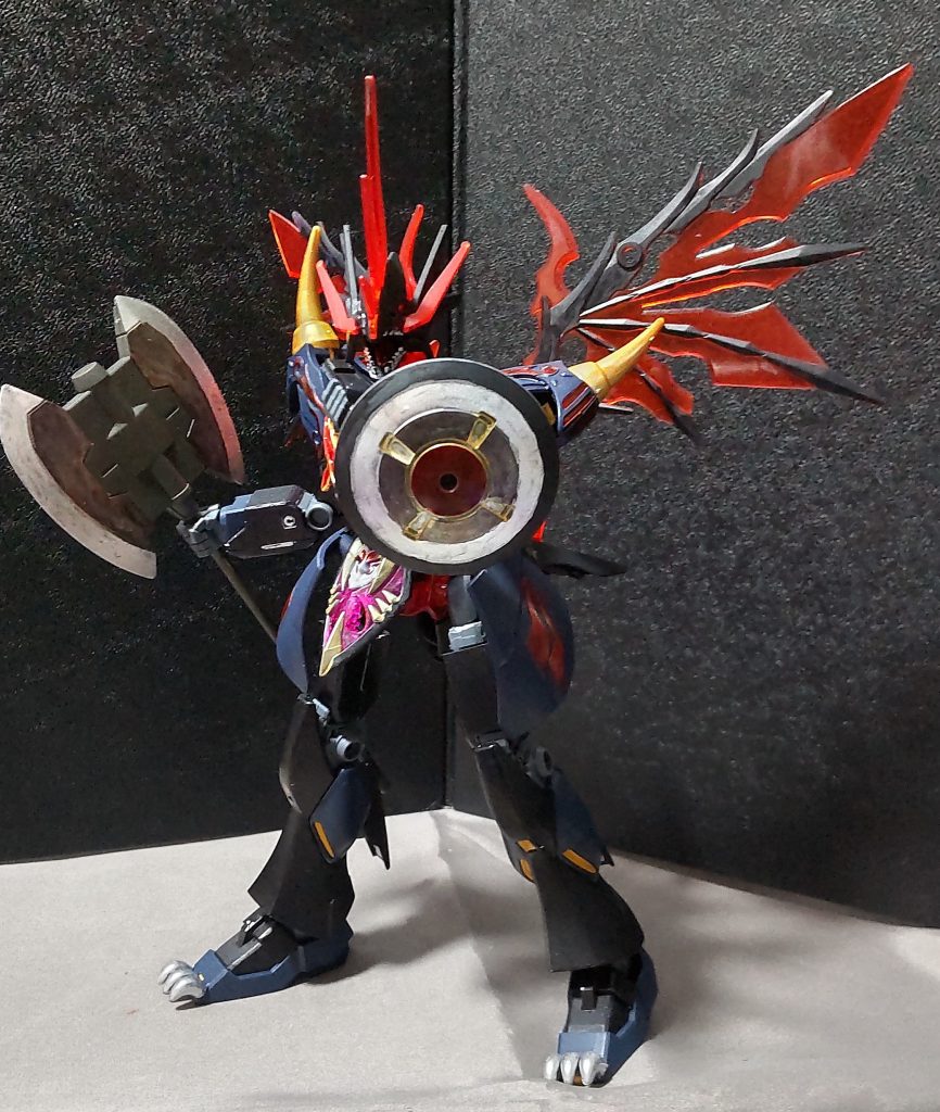 ○ドラゴンガーター左腕に装着しているバックラー。ダークグラスパードラゴンの龍鱗を加工してある物なので、強度が高いだけではなく、炎などのブレス攻撃にも高い防御力を発揮してくれる優れもの。※もちろん外せます。