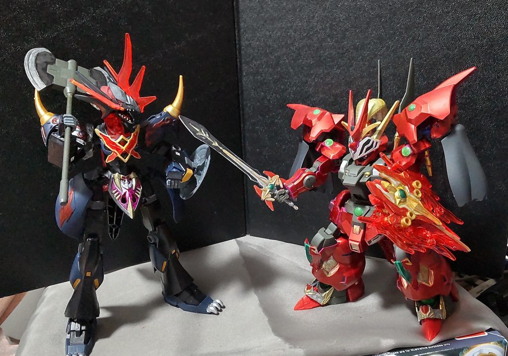 見た目がリューナイトの邪竜族っぽいので、リューナイト風ディランザと並べてみた。「邪竜族の好きにはさせない！」「フン、リュー使い共が……なめるな！」※これでも下級兵士らしい。