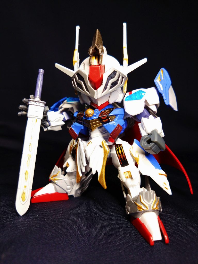 ナイトワールドの女騎士。とある伝説の魔竜剣士を師と仰いでいる。女性と悟られないよう常に兜をおろしているが、周りにはバレているようだ。この先彼女は師に追いつき魔竜騎士となるのか 、それとも魔女騎士となってしまうのか。その道は、逃げれば一つ、進めば二つ…