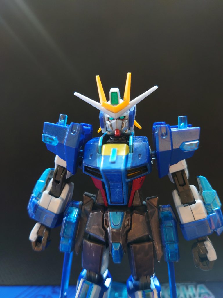 Twitterにも上げた、こだわりの頭部。かるーく線を追加して展開しそうにしたり、よく見るとツインアイ付近の赤も塗ってます。理想のエクストリームの顔になったような気がします。