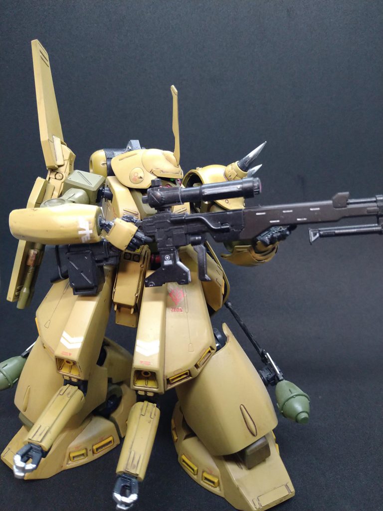 基本的に機動性を生かして近づけさせない戦い方を主軸に立ち回る。