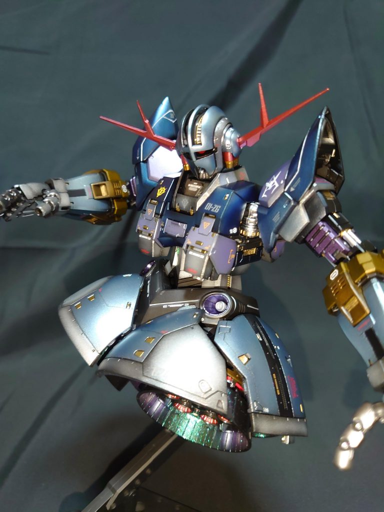 首元がさびしかったのでプラパンでディテール追加