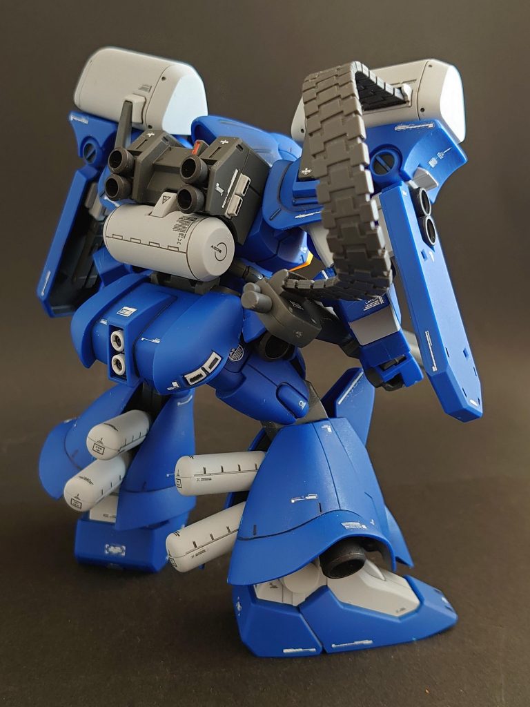 後ろ姿は完全にジオンのモビルスーツですね💦ドムの新型と言っても通用しそうです🤭こんなマニアックなモビルスーツ(笑)も、最後までご覧頂きありがとうございました(`・ω・´)ゞ