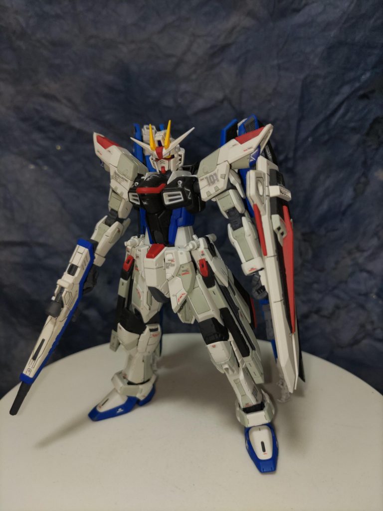 ビームライフル、シールド装備