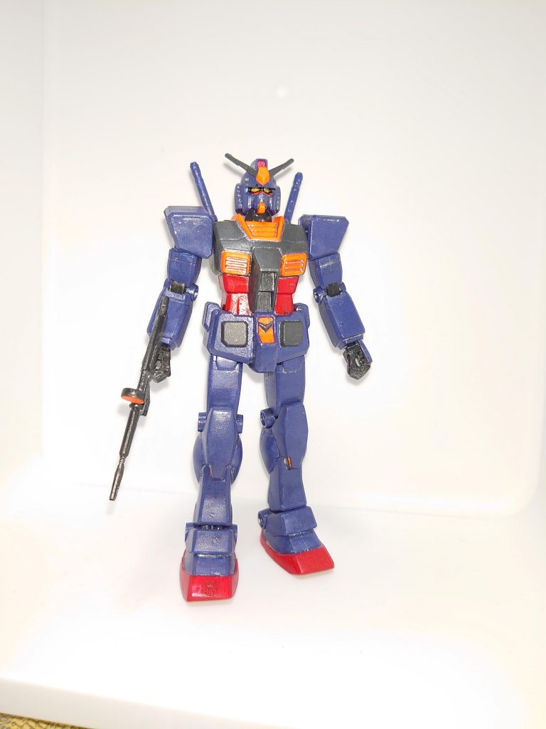 正面単純なティターンズカラーから外してオレンジ色を入れてます墨入れは100均で買ったメタリック絵の具を使ってみました