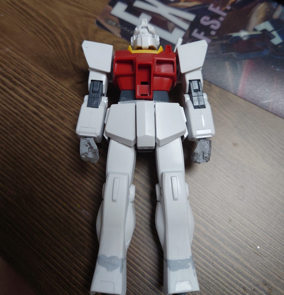 腰は3ミリプラバンで延長して、脛をカットして3ミリ縮小。太ももは1ミリ延長。