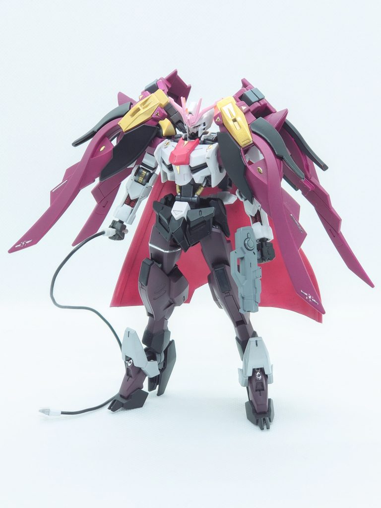 鉄血系ガンダム＋ウイングゼロ炎のミキシングで作成しました。ウイングの接続部はアームアームズに自作パーツで繋げています。スタイルは胴体部で1mm延長。グレモリーの脚が元々スタイルが良いので、うまく鷹嶺ルイさんのスタイルを表現出来たのではないかと思います。