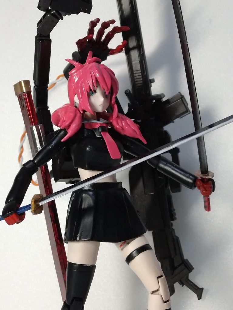 左手の刀が今回制作したもので鞘に納めれます。鞘はキャンディレッドっぽいかなー😅そこに少しラップペイントしました。今回も新たなチャレンジでスカートの制作に苦労しました。プランが決まってたため形にもこだわりました。自分なりにも良くできたかと思います。😄削除されなきゃいいですが…されたら同じ文面書けないかもです。🙇