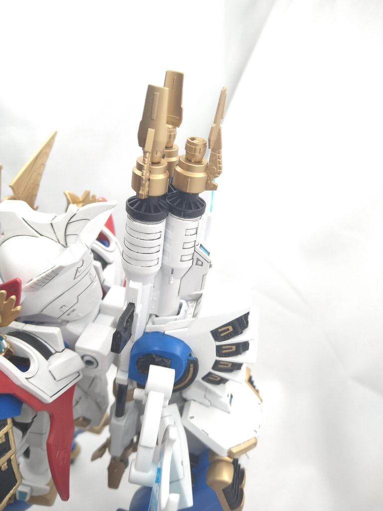 背中には三連大目牙砲（トリプルオメガキャノン）を装備MG F91のビームランチャー3丁も使用した豪華仕様です