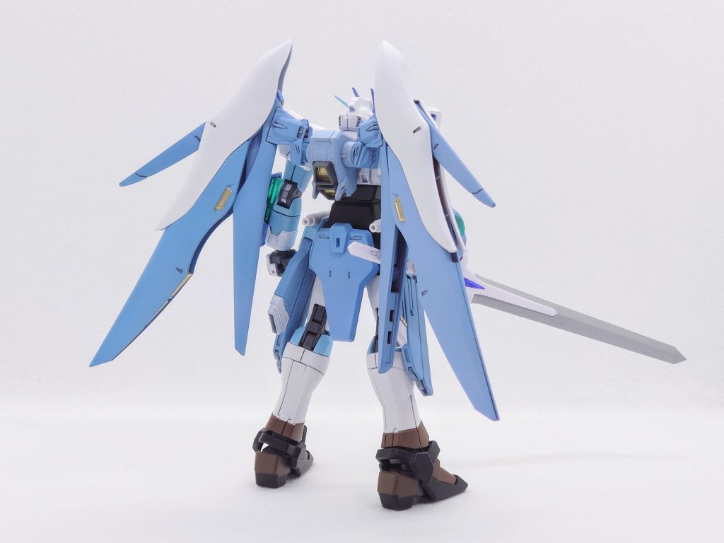 背面翼はフリーダムのものと迷いましたが、デスティニーのものを採用しました。