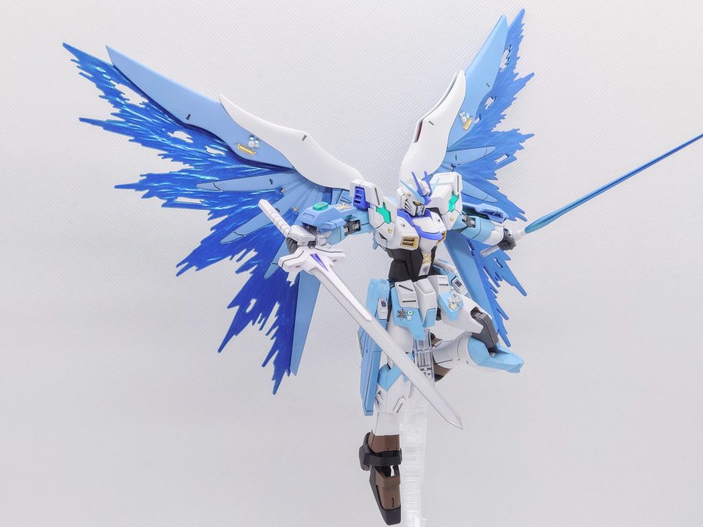 ビームサーベル翼と同じくメタルブルーの上から偏光グリーンを乗せています。 