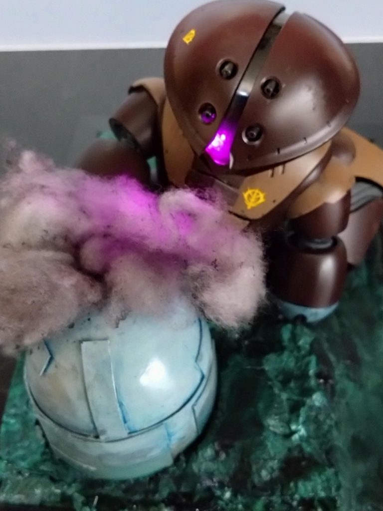 モノアイの光が漏れてちょっと変かもです。