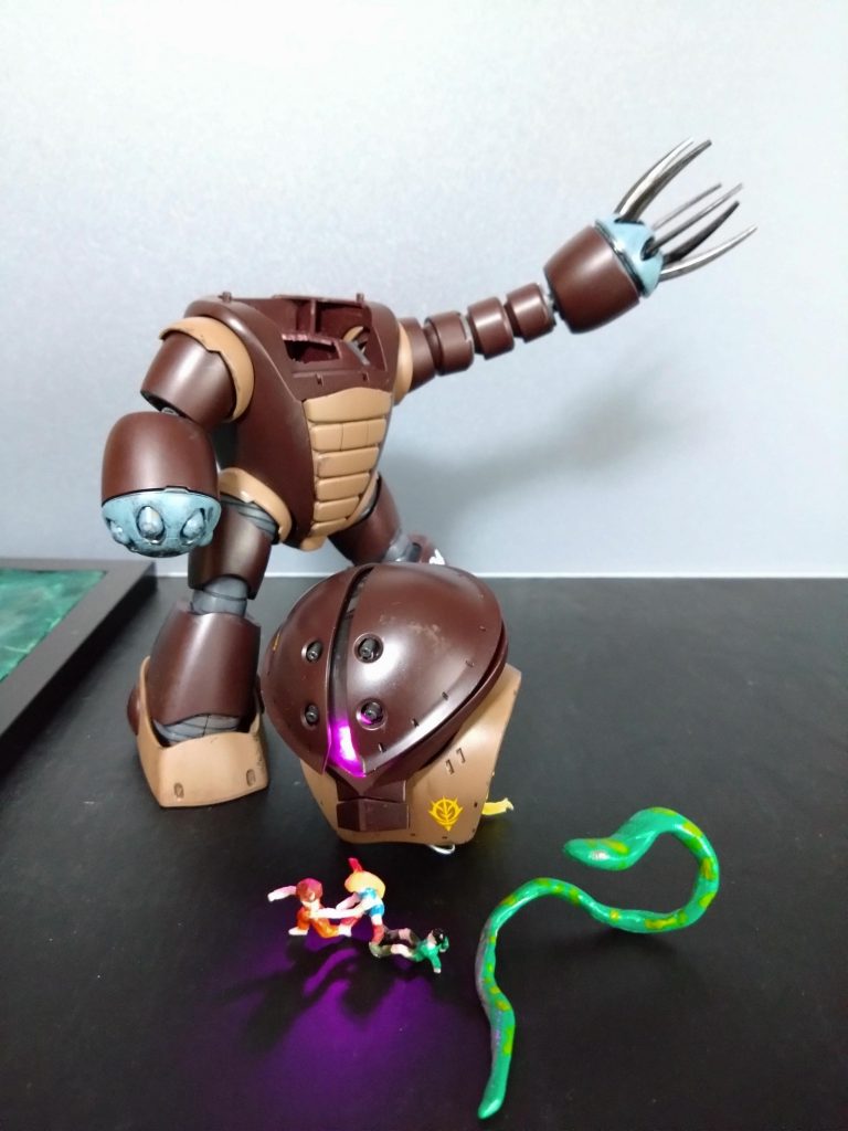 蛇とアッガイに睨まれる子供達。😱