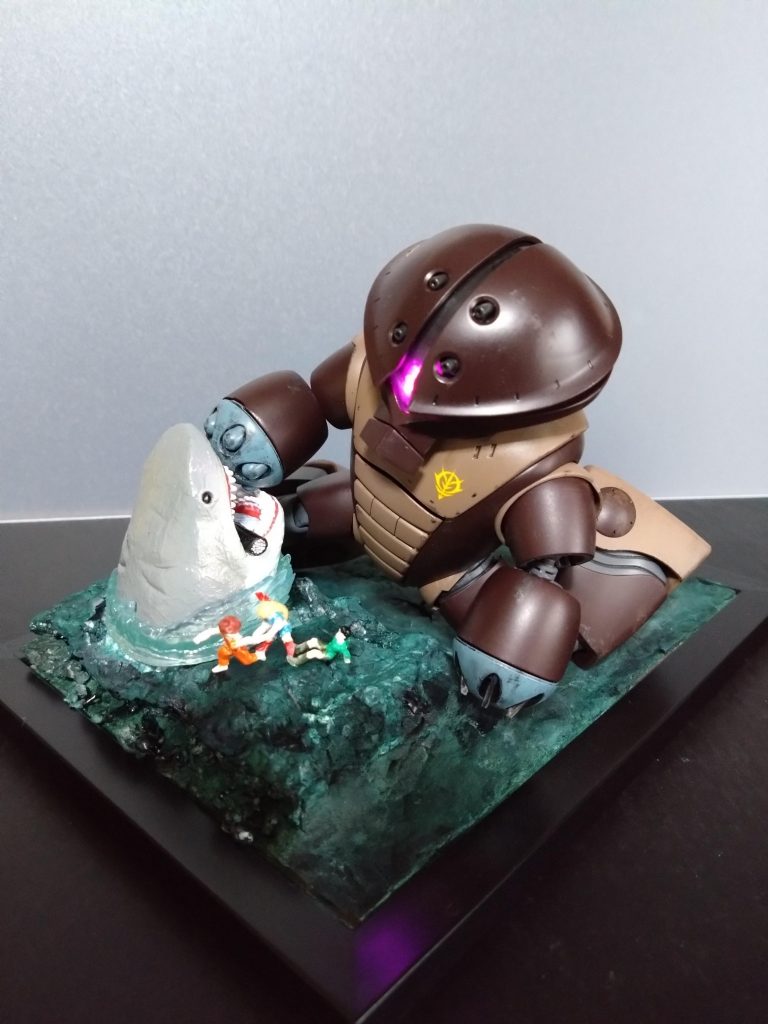 子供達を襲うジョーズとの対決シーンです。