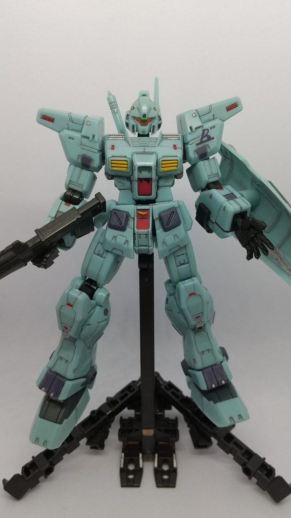 ガンマカはメカグレーとシルバー、レッドを差し色に、センサーなどはメタルグリーンなどを使用。スミ入れはモールドをしっかり彫り直してから入れてます。