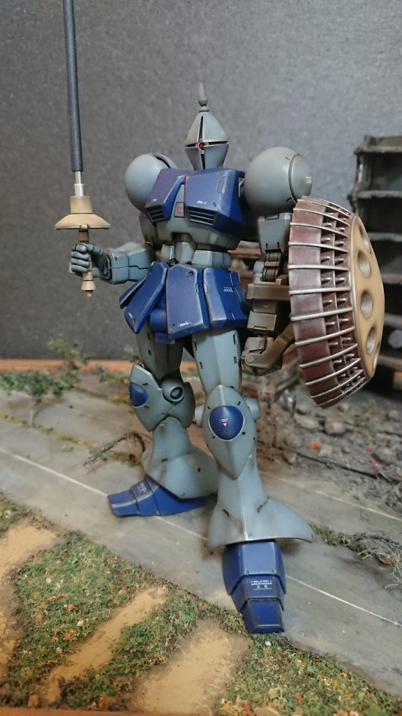 ギャンは何もしないで立っている姿が1番サマになっていると思うのは私だけでしょうか...