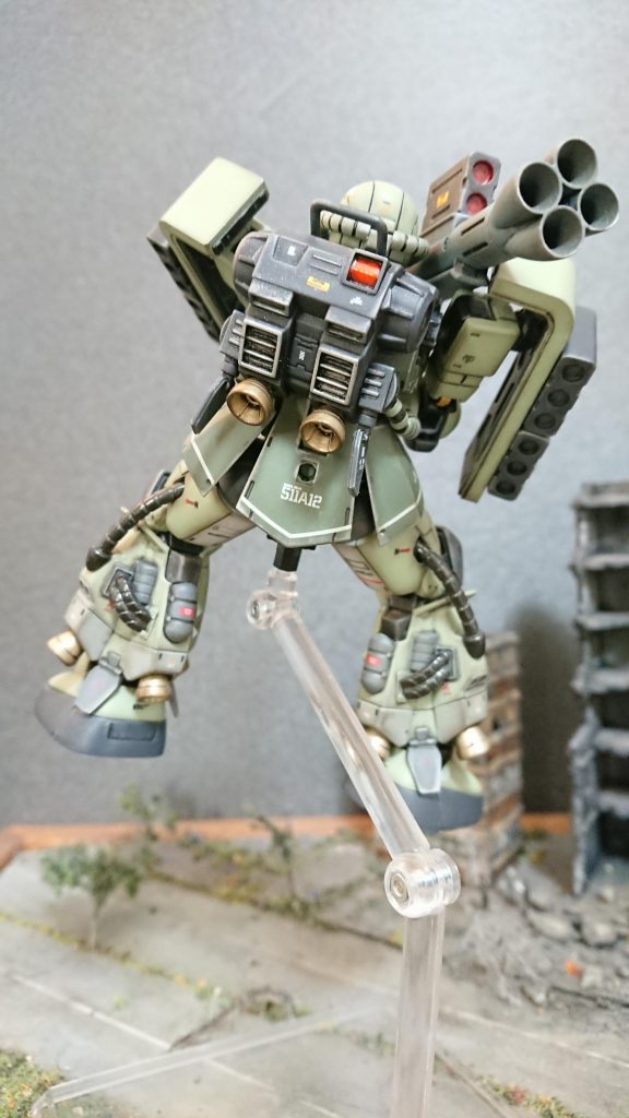 (カッコいいポーズを決めるぞ!)と撮影したのがコレ...カッコよくも何ともありませんでした!