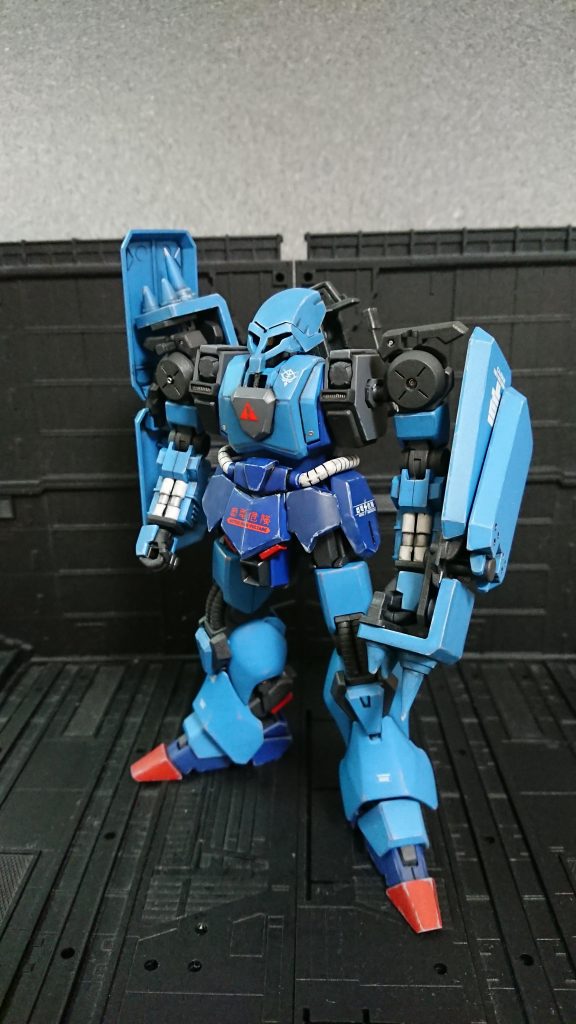 この時は、金属パーツや水転写デカールを知った時で楽しくて嬉しくて多用したのを覚えています💜 必殺缶スプレー90、筆塗り10適度だったと思います。