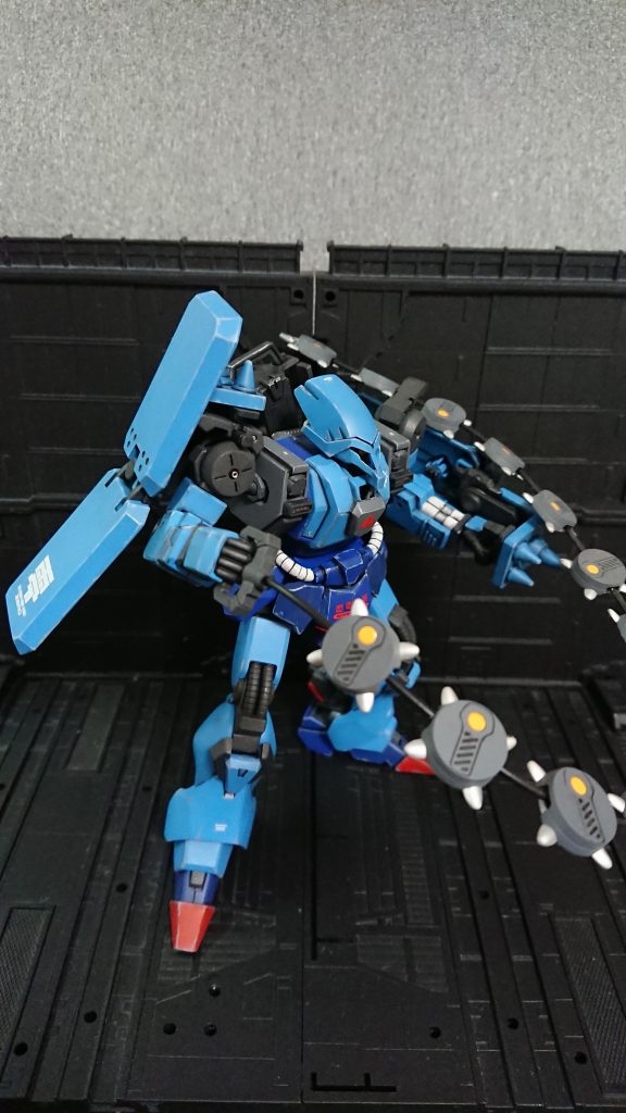 五並べをすれば、瞬間的に勝てる数珠繋ぎの機雷...その数珠や胸部の飛び出るフックを使い終えた後、ひたすらパンチで乗り切る格闘派なのでしょうか?