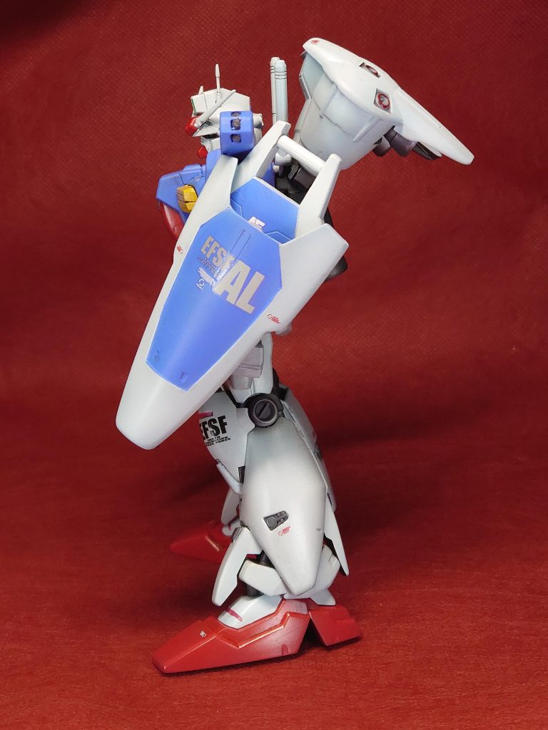 シールドは差し替える事で伸縮機構を再現。 