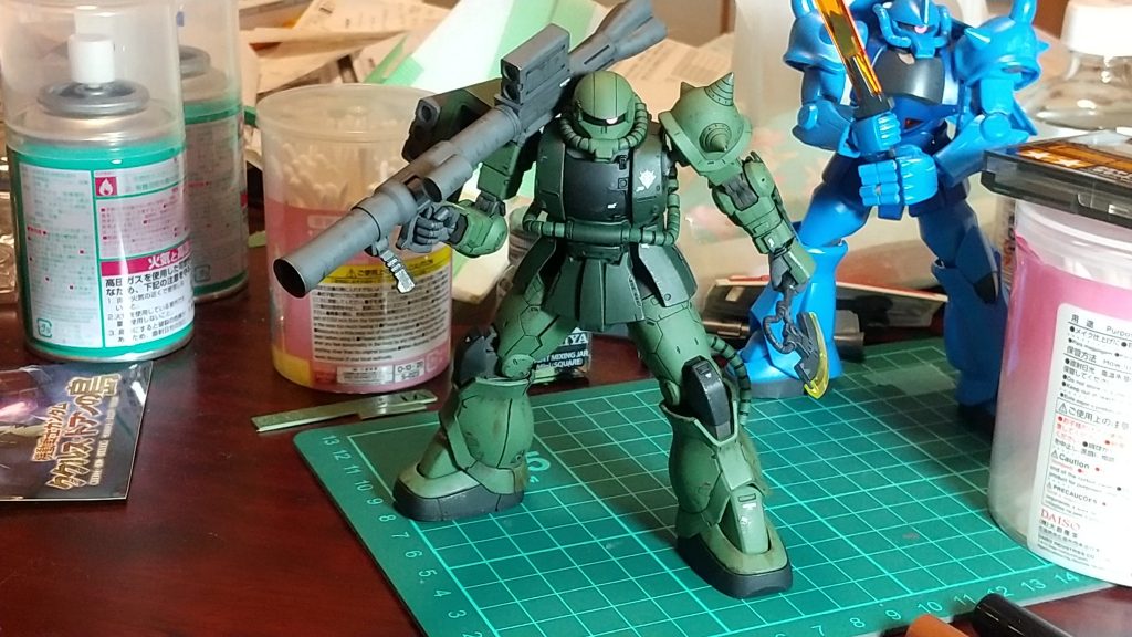 デカールを貼って、ウェザリング。汚しのバランスを見ながら、少しずつ進めました。