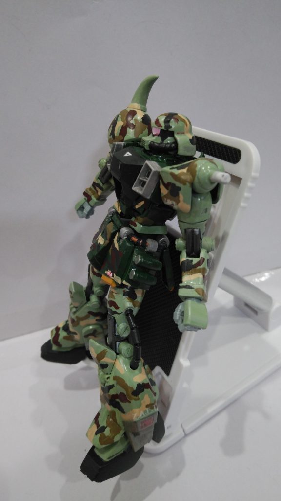 300円ショップでゲットしたタブレットスタンドにて、整備ドッグ遊び✨これから制作編です☆