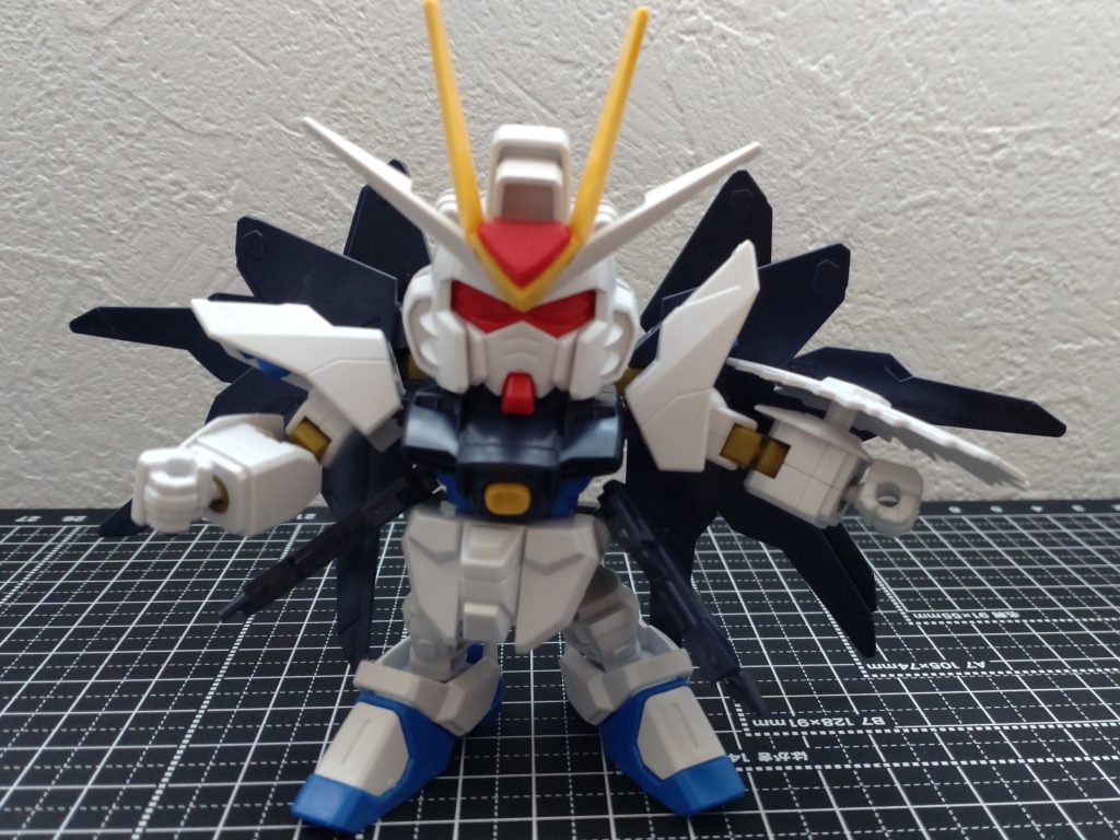 子供が素組みしてくれた状態です。ニッパーを使ったり、ゲートをヤスリかけたりが、凄く楽しかった様です。