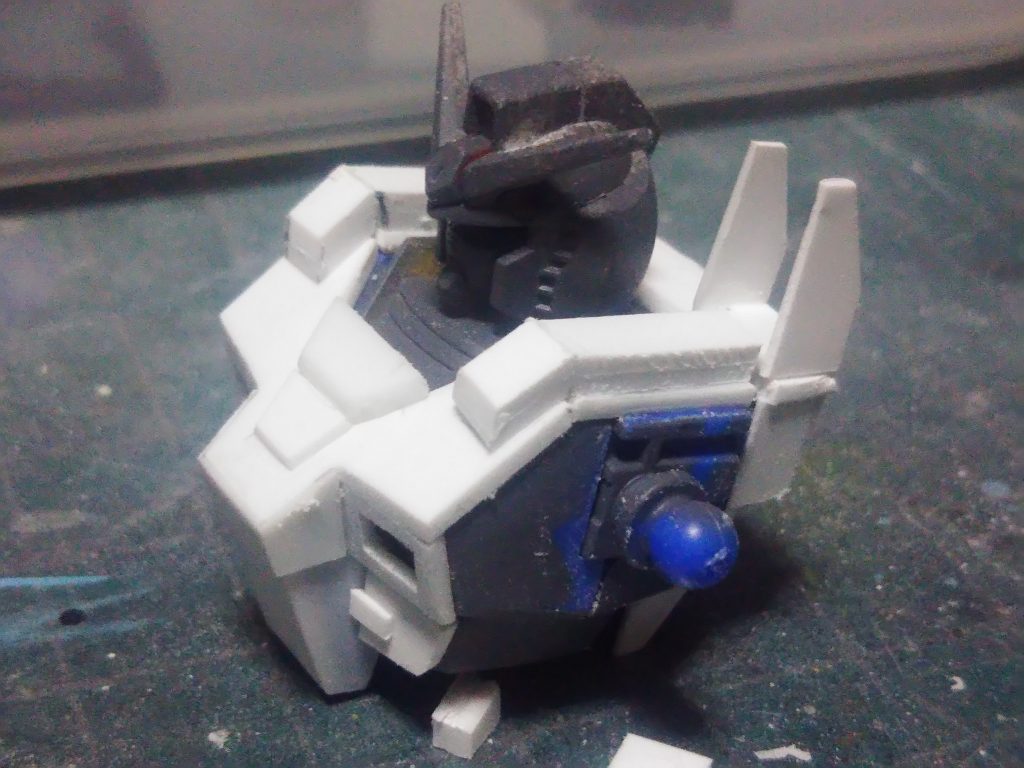 基本はプラバン、プラペーパー、プラパイプ等です。脹脛だけパテを使いました。