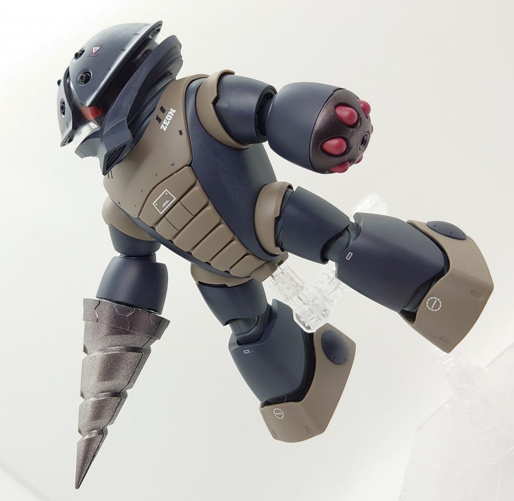 合わせ目消し、部分塗装、墨入れ、デカール、トップコート仕上げです。知ってました、HGUCのアッガイって結構大きくて、重いんですよ?ズゴックと比べるとずっしりとした手ごたえのあるキットでした。古いキットながらも満足度はかなり高かったですよ。