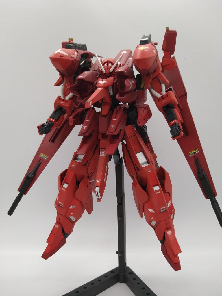 フロントショットです。素体のウーンドウォートにギャプランの意匠をもとにいろいろくっつけました。相変わらずモリモリにもりました。