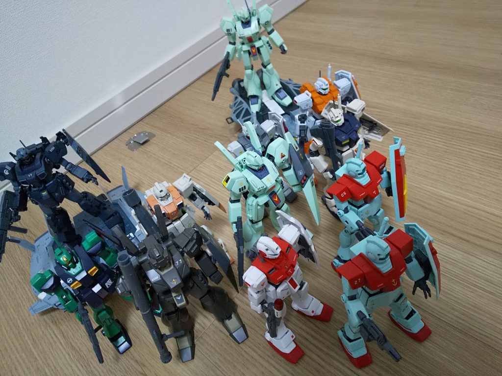 後ろのジェスタとジェガンはゲタに乗ってました。