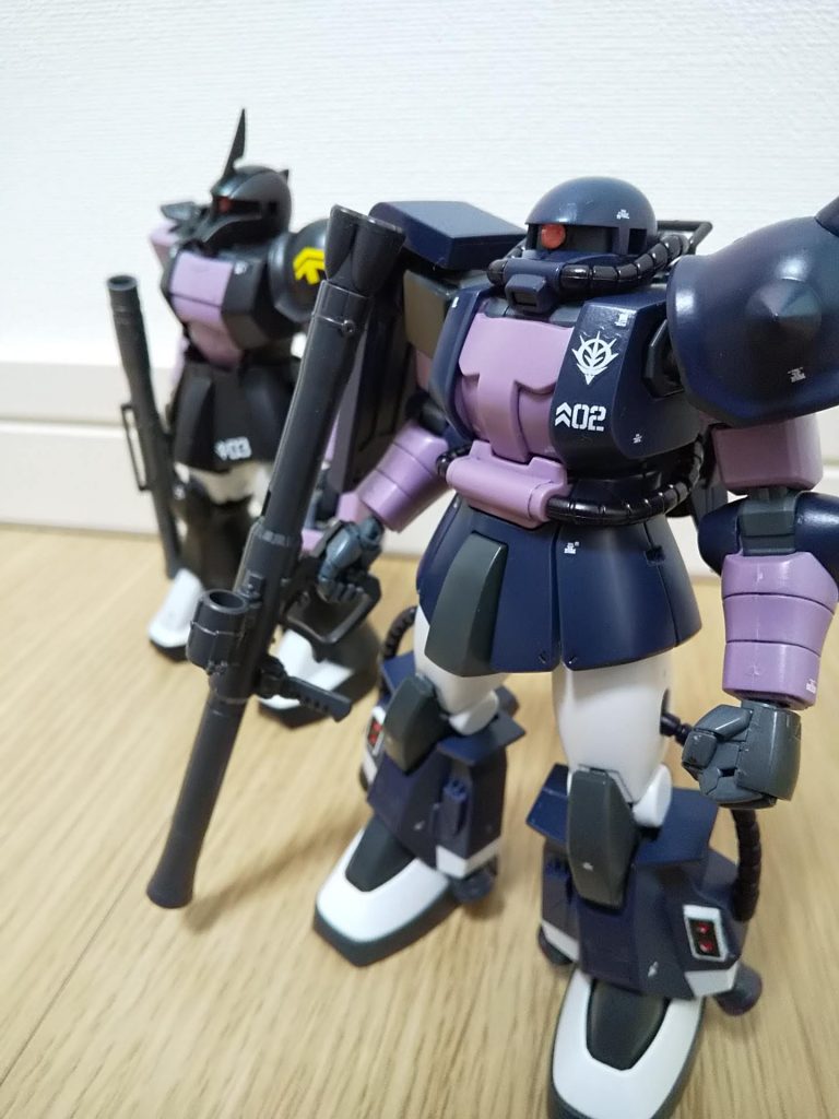 旧ザクと。どちらも良いですね。