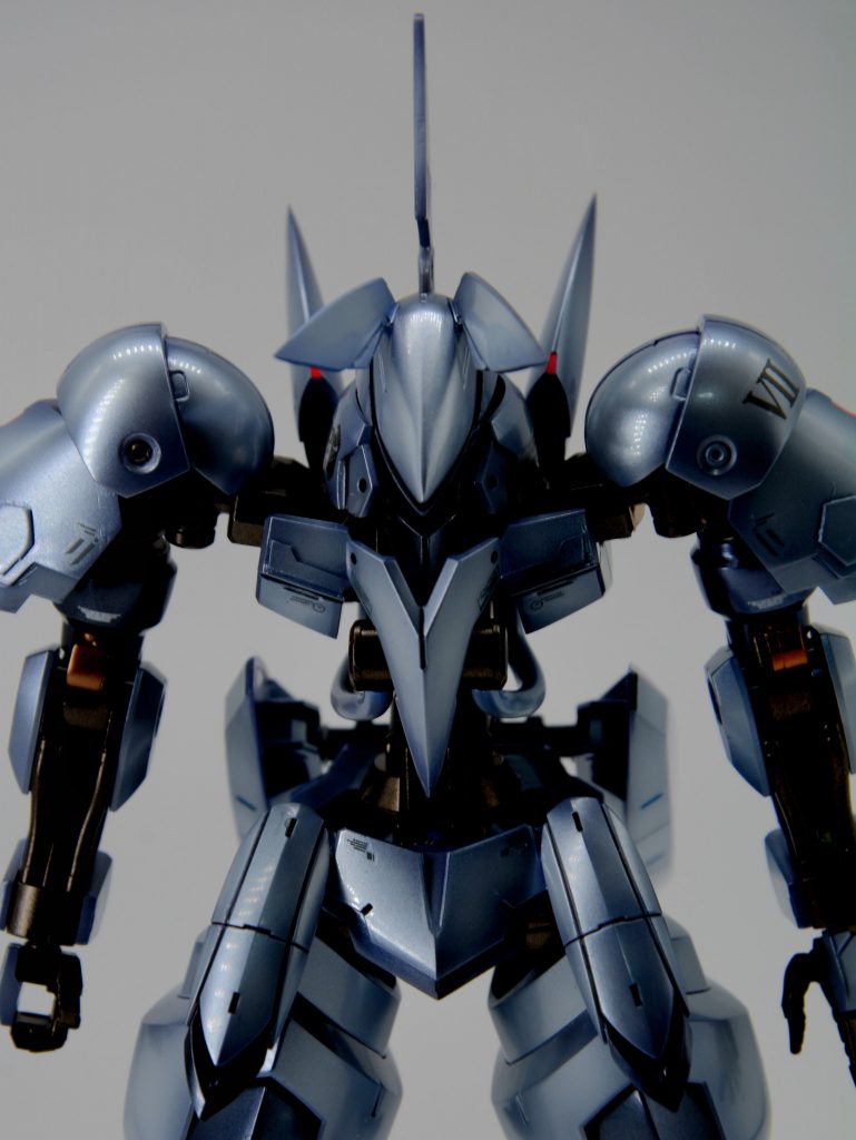 ■フロントビュー中世の甲冑騎士のイメージが強かったため、紫下地＋パール層を選択しました