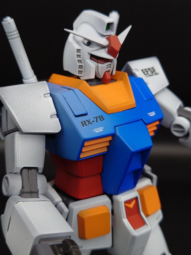 少しわかりにくいのですが、ボディのブルーはクリアブルーで右下と左上とでグラデーションかけてますが、わかりますかね？