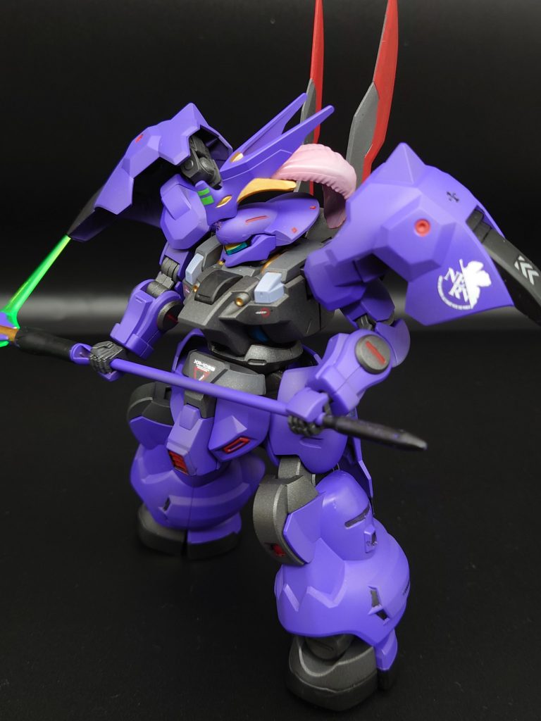 逆にバンダイデカールのエヴァ専用デカール貼って　初号機っぽく仕上げてみました(笑)