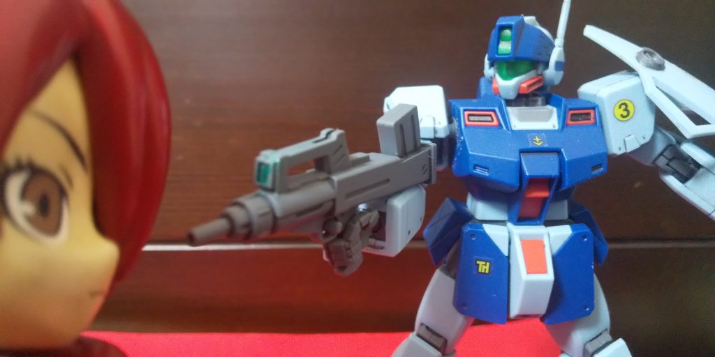 :ブルパップマシンガンだ。連邦の量産機の標準装備で実弾マシンガンなのだ。