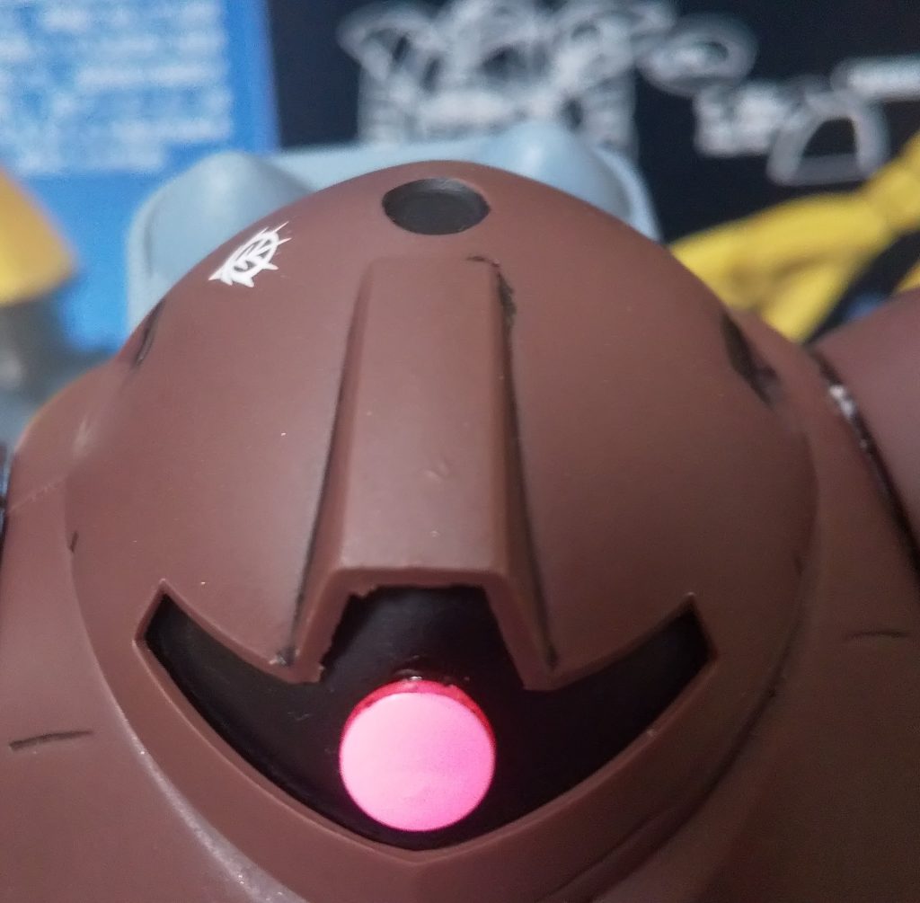 :モノアイはモノアイカスタム部品を使い、立体感を増したのだ！