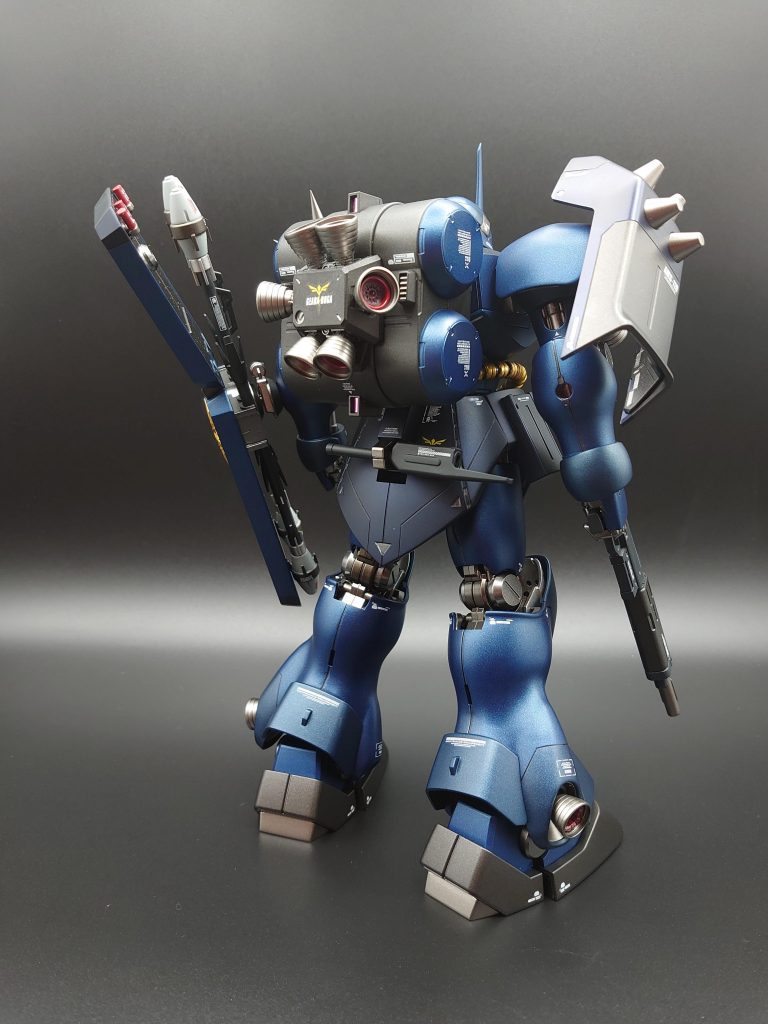 変更点はモノアイ、バーニア、エンブレムをビルダーズパーツに、スパイク、動力パイプをハイキューパーツさんのメタルパーツに変更しています。