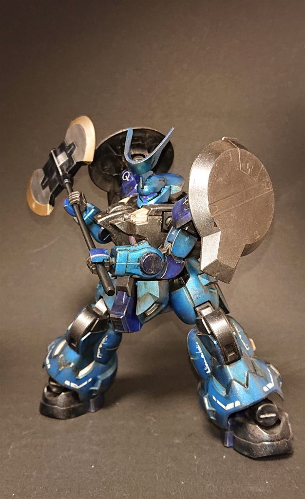 タミヤスプレー缶のメタルブラック、ディープメタリックブルー、ライトメタリックブルーを軸に全塗装→デカールワーク→半光沢トップコート→部分塗装→ウォッシング→ウェザリングという流れです。