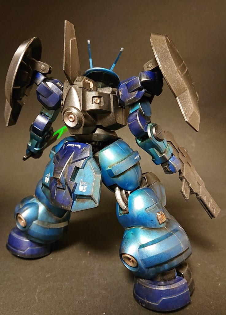 バックショット。ドム系に通じる重厚なデザインがなかなか良かったです。