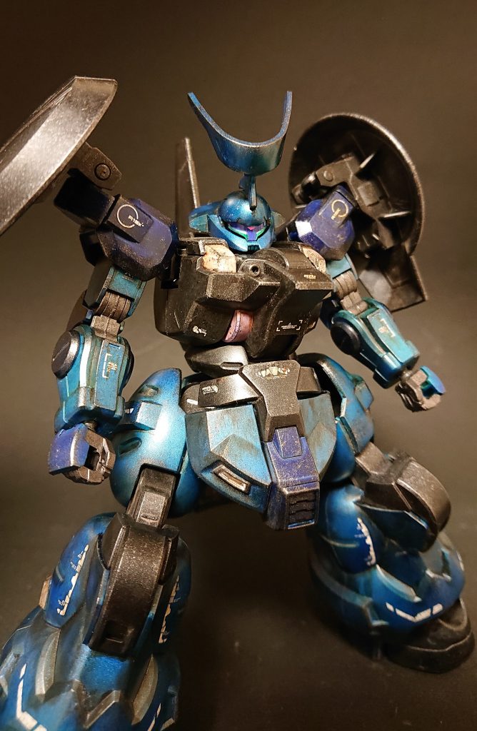 工作面は胸部バルカン銃口をピンバイスで開口したくらいです。自分なりに、なかなか強そうにできたのではないかと思います。